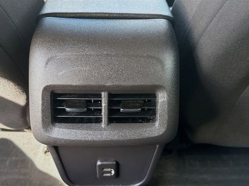 Used 2022 Chevrolet Equinox LT FWD image 22