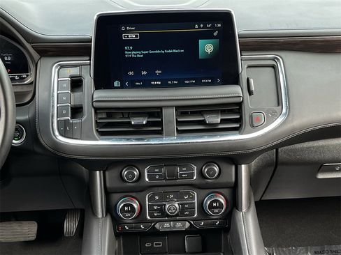 Used 2024 Chevrolet Suburban LT image 15