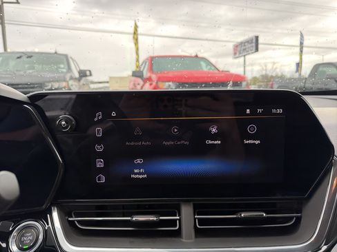 Used 2024 Chevrolet Trax RS w/ Sunroof Package FWD image 22