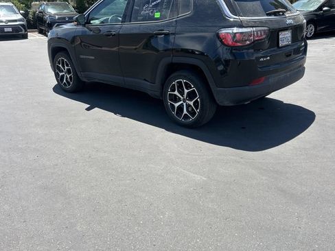 Used 2025 Jeep Compass Limited AWD/4WD image 7