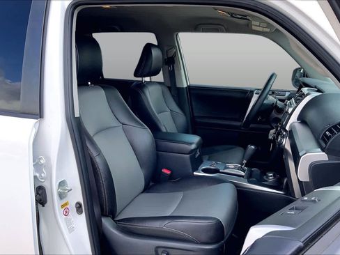 Used 2018 Toyota 4Runner SR5 Premium AWD/4WD image 8