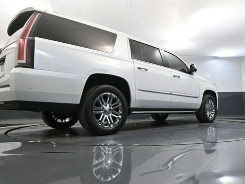 Used 2017 Cadillac Escalade ESV 4WD image 56