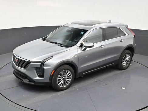 Used 2025 Cadillac XT4 Premium Luxury FWD image 11