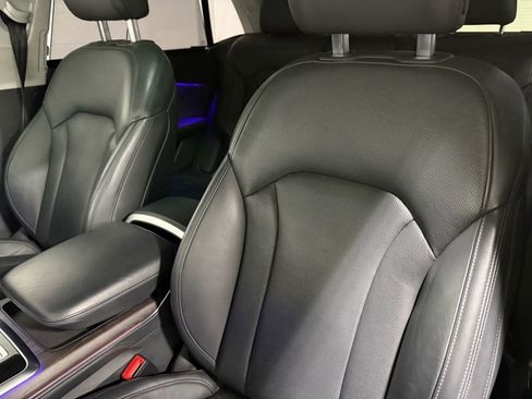 Used 2019 Audi Q8 Prestige w/ Luxury Package image 23