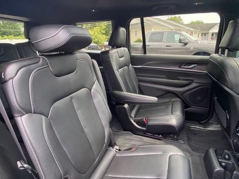 Used 2025 Jeep Grand Cherokee L Limited w/ Black Appearance Package AWD/4WD image 24
