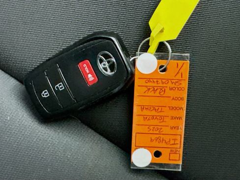 Used 2025 Toyota Tacoma SR5 AWD/4WD image 34