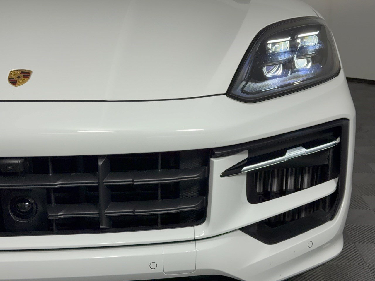 Certified 2025 Porsche Cayenne GTS AWD/4WD image 12