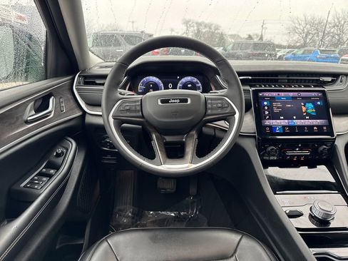 Certified 2023 Jeep Grand Cherokee L Limited w/ Trailer Tow Group (B) image 16