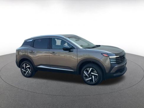 Used 2026 Nissan Kicks SV FWD image 2