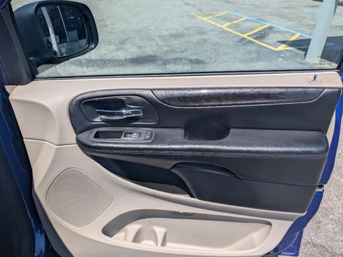 Used 2019 Dodge Grand Caravan SE FWD image 20