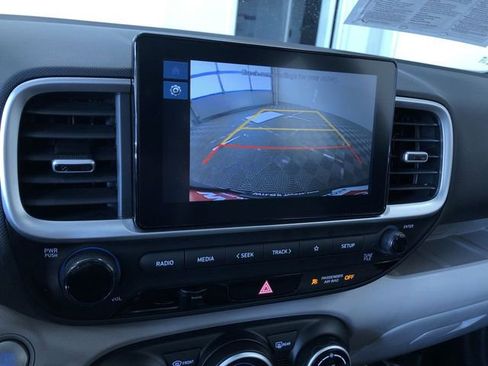 Used 2025 Hyundai Venue SEL image 27