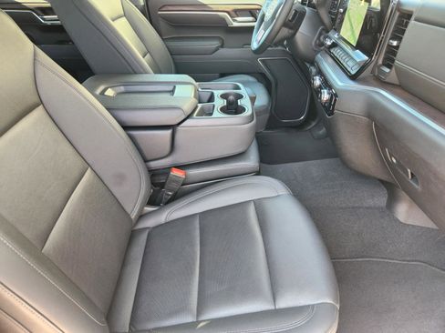 Used 2025 GMC Sierra 1500 SLT image 7