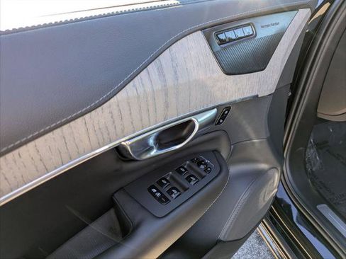 Used 2023 Volvo XC90 T8 Ultimate image 11