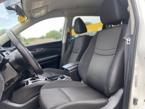Used 2018 Nissan Rogue SV FWD image 10