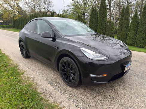 Used 2021 Tesla Model Y Long Range AWD/4WD image 2