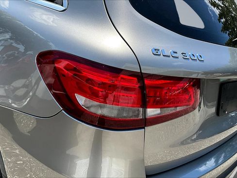 Used 2019 Mercedes-Benz GLC 300 4MATIC w/ Premium Package image 26