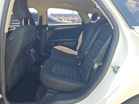 Used 2017 Ford Fusion SE w/ Fusion SE Technology Package FWD image 12