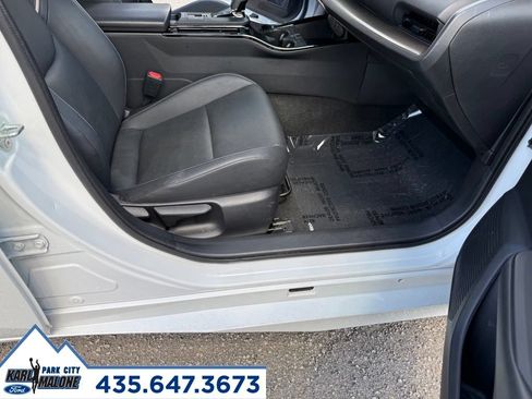 Used 2024 Toyota Prius XLE AWD/4WD image 37