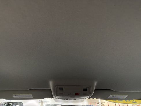 Used 2021 Volkswagen Tiguan S FWD image 26