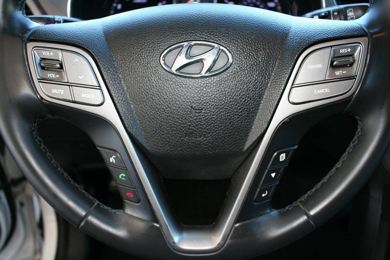 Used 2017 Hyundai Santa Fe SE w/ SE Premium Package 02 AWD/4WD image 16