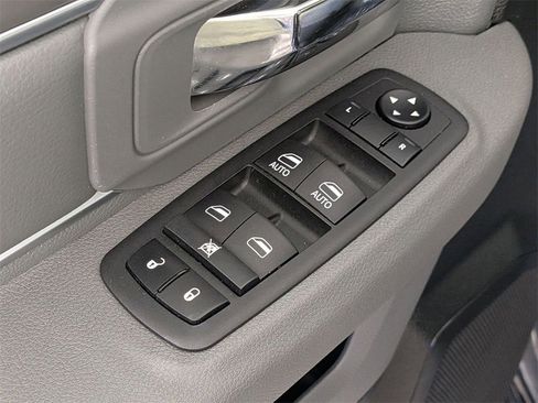 Used 2020 RAM 1500 Classic SLT image 13