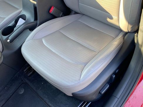 Used 2020 Hyundai Elantra Limited image 24