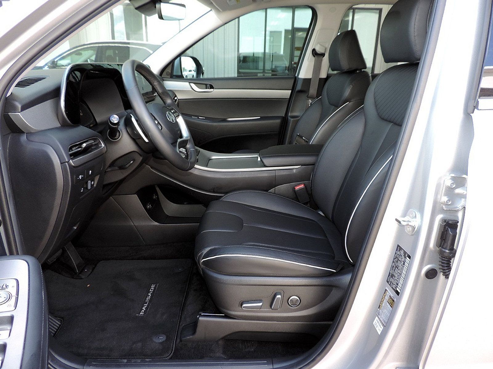 Used 2025 Hyundai Palisade SEL FWD image 12