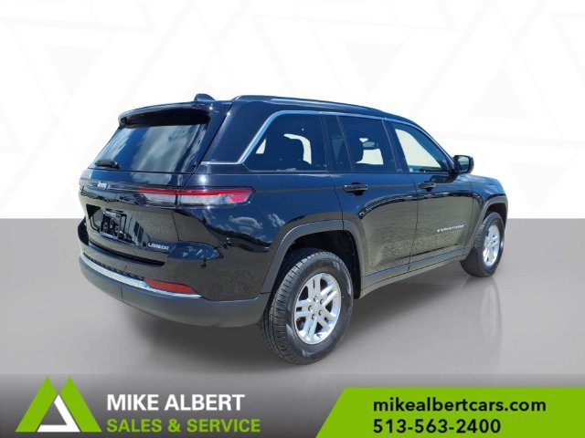 Used 2023 Jeep Grand Cherokee Laredo AWD/4WD image 7