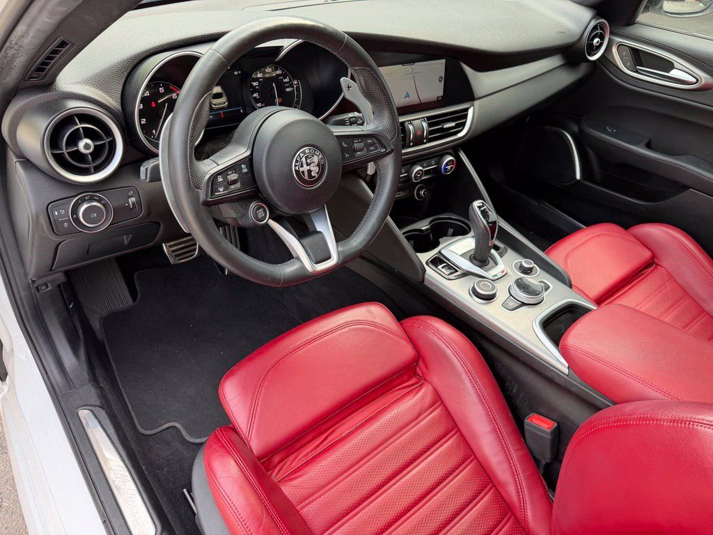 Used 2023 Alfa Romeo Giulia Veloce RWD image 15
