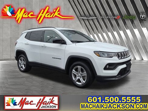 Used 2024 Jeep Compass Latitude image 1