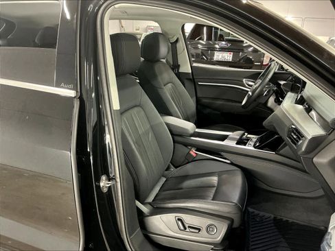 Certified 2024 Audi Q8 e-tron Premium Plus w/ Premium Plus Package AWD/4WD image 10