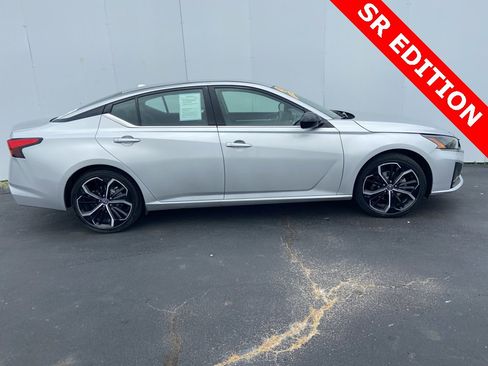 Used 2023 Nissan Altima 2.5 SR image 2