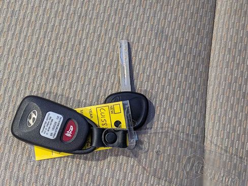 Used 2012 Hyundai Elantra GLS image 30