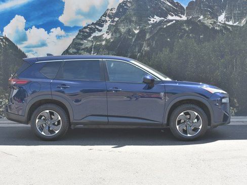 Used 2026 Nissan Rogue SV AWD/4WD image 2