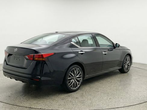 Used 2025 Nissan Altima 2.5 SV FWD image 9