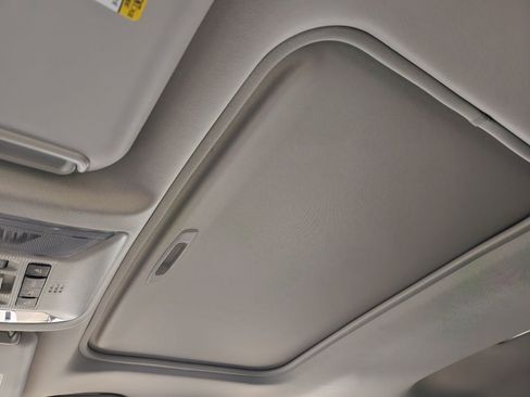 Used 2021 Toyota RAV4 XLE Premium image 45