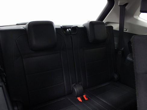 Used 2019 Volkswagen Tiguan SE image 28