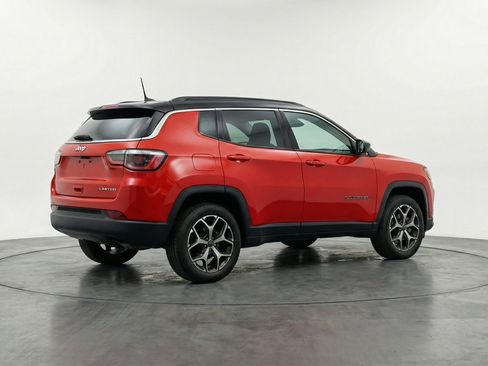 Used 2025 Jeep Compass Limited AWD/4WD image 9
