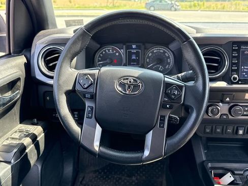 Used 2021 Toyota Tacoma TRD Off-Road w/ Technology Package AWD/4WD image 20