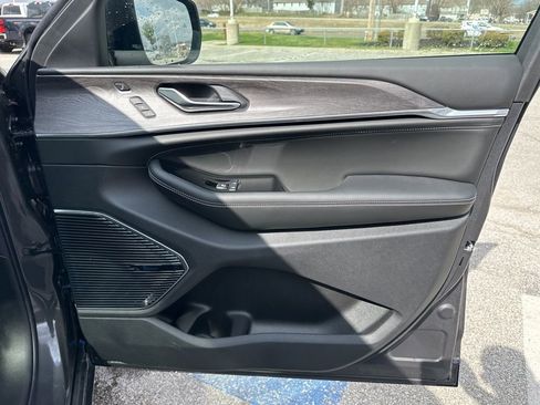 New 2024 Jeep Grand Cherokee Overland w/ Luxury Tech Group IV image 21