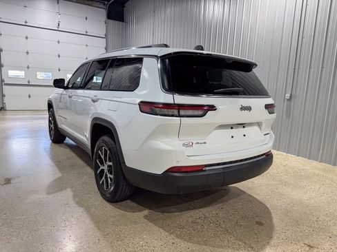 Used 2023 Jeep Grand Cherokee L Limited w/ Luxury Tech Group II AWD/4WD image 3