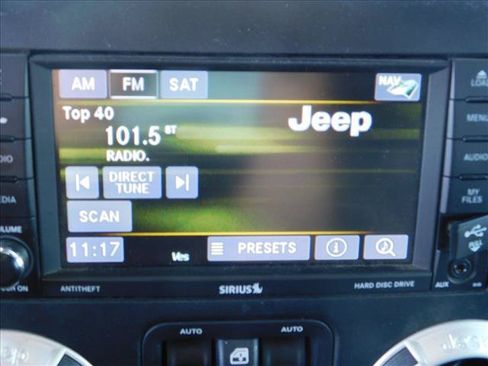 Used 2016 Jeep Wrangler Unlimited Rubicon w/ Connectivity Group AWD/4WD image 11