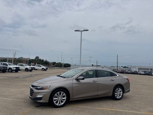 Used 2025 Chevrolet Malibu LT FWD image 11