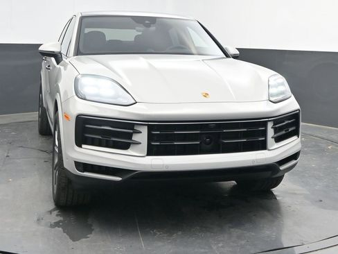 New 2025 Porsche Cayenne Coupe image 6