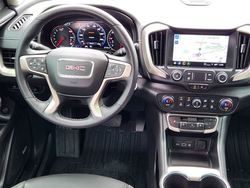 Used 2022 GMC Terrain Denali w/ Denali Premium Package AWD/4WD image 10