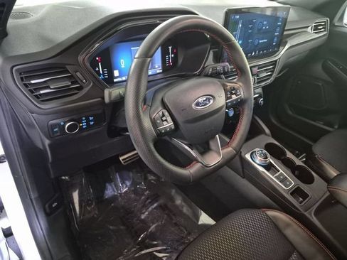 Used 2024 Ford Escape ST-Line w/ Tech Pack #1 AWD/4WD image 11