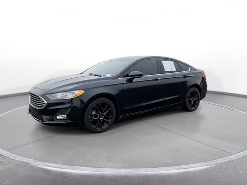 Used 2020 Ford Fusion SE w/ Equipment Group 151A FWD image 4