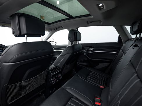 Used 2024 Audi Q8 e-tron Prestige w/ Prestige Package image 20