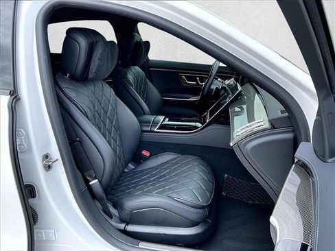Certified 2025 Mercedes-Benz S 580e 4MATIC Sedan image 9