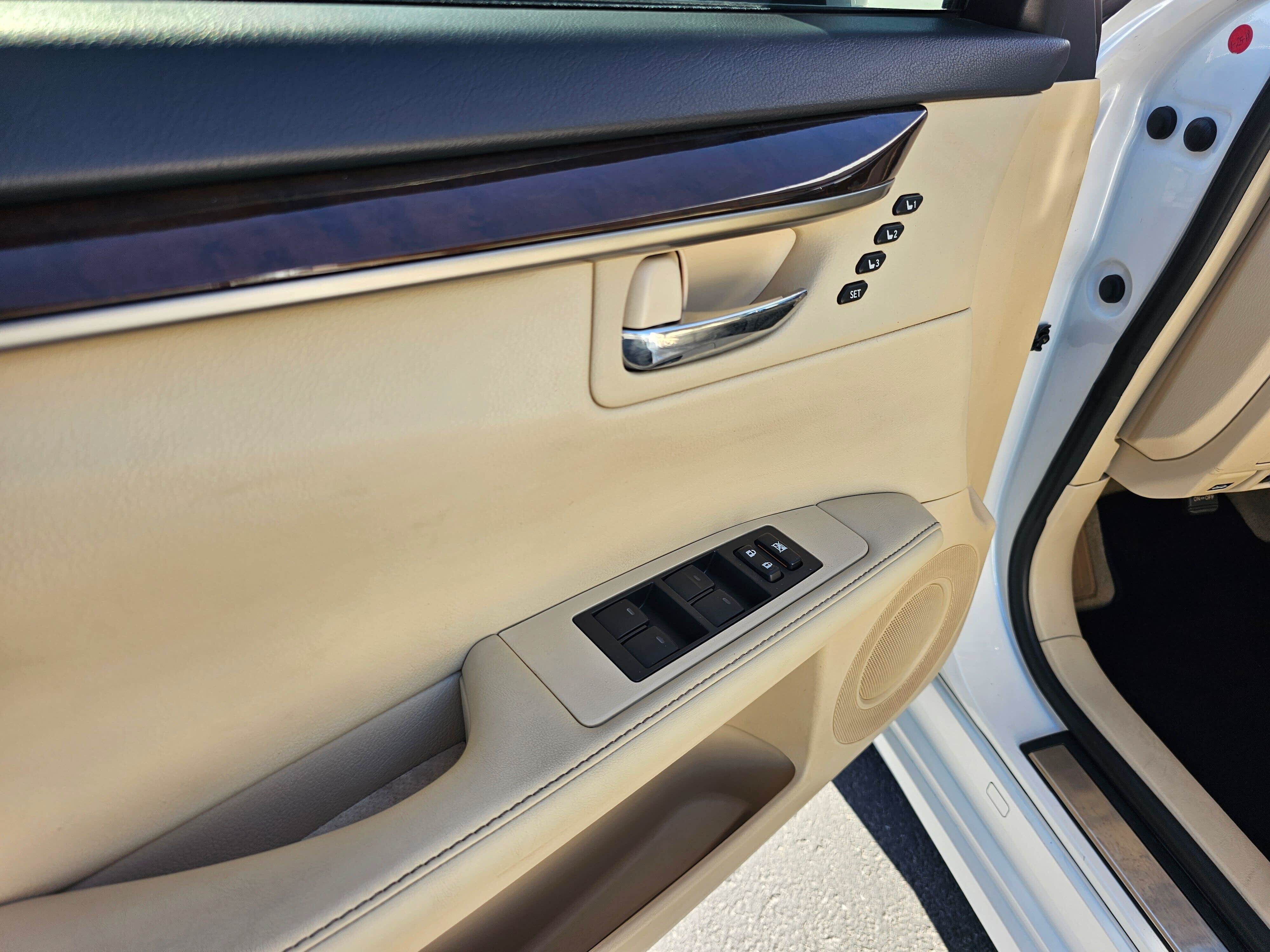 Used 2015 Lexus ES 350 w/ Luxury Package FWD image 19